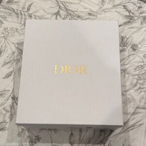 Dior box